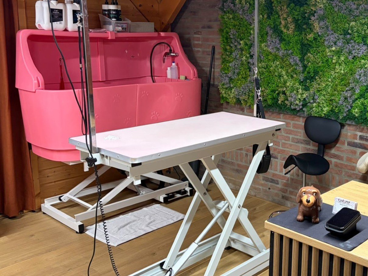 grooming table